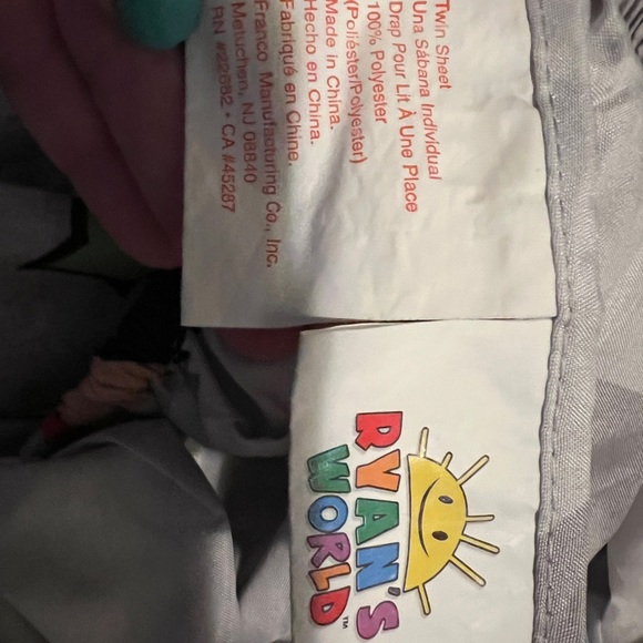 RYAN’S WORLD twin fitted sheet and pillow case - Picture 4 of 6